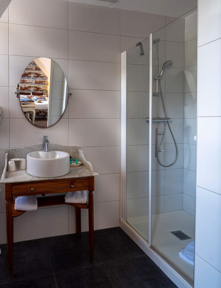 Salle de bain Le Viscos Hôtel de charme dans les Pyrénées à Saint-Savin - Hôtel restaurant de charme 4 étoiles