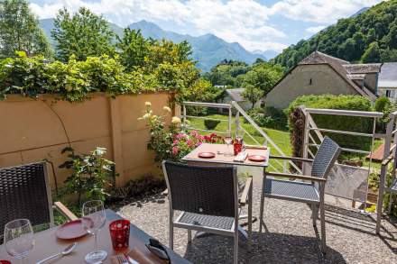 Terrasse Le Viscos Hôtel de charme dans les Pyrénées à Saint-Savin - Hôtel restaurant de charme 4 étoiles